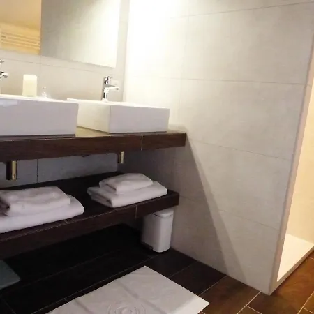 Le Cellier De Beaulieu, Au Pied De La Cite, Maison De Avec Climatisation Et Jacuzzi Holiday home